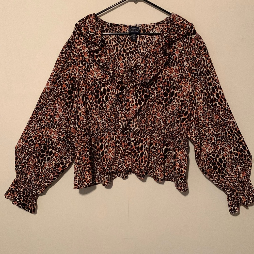 Scoop Leopard  Print Ruffle Blouse